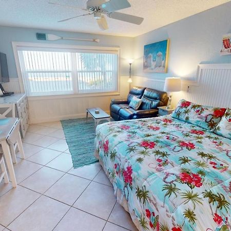 256 Surf Song Resort St. Pete Beach Extérieur photo